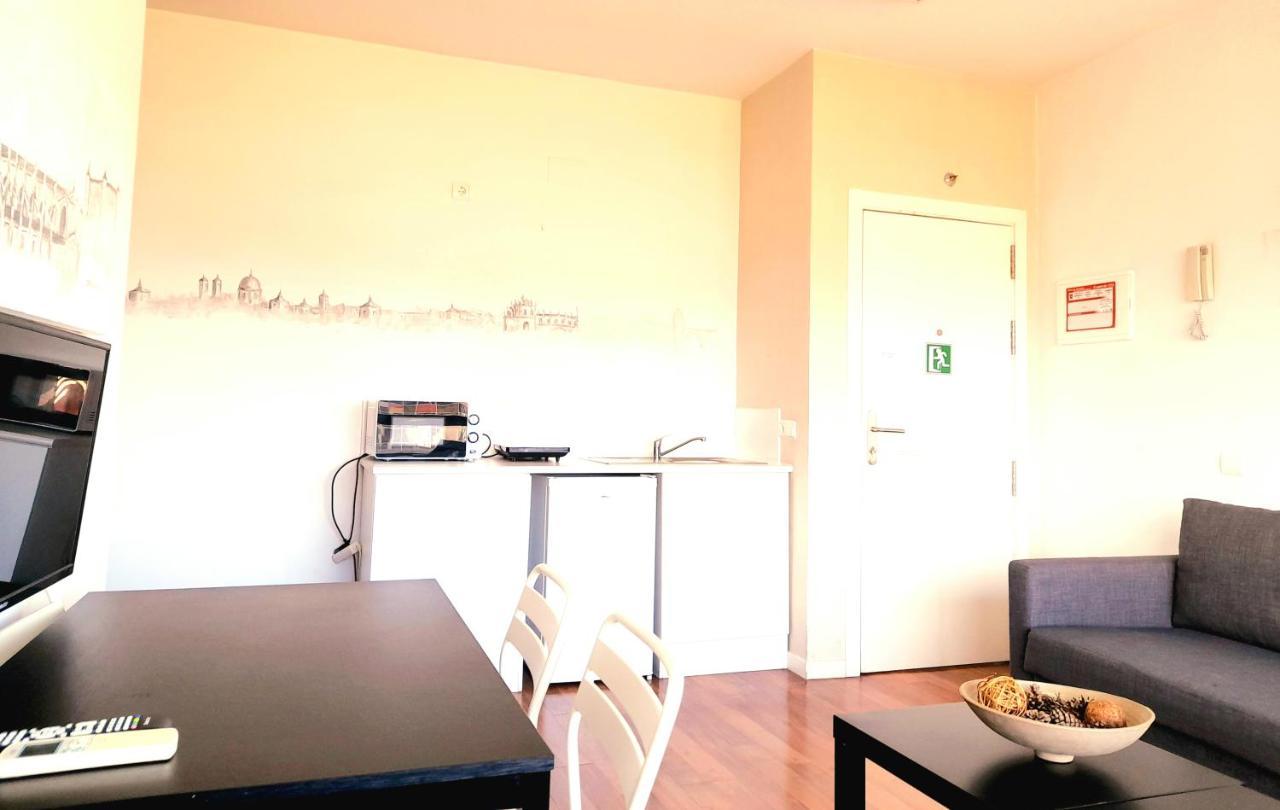 טולדו Toletum Low Cost Lofts Diafanos O 2Dormitorios Parking Municipal Gratis Al Aire Libre A 100M מראה חיצוני תמונה